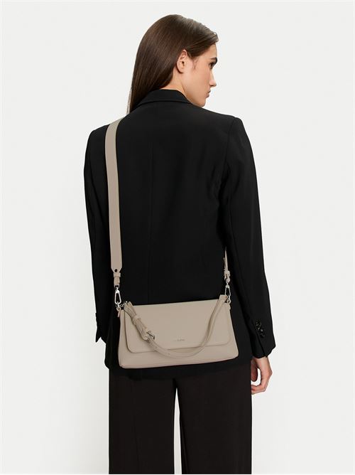 CK MUST SHOULDER BAG CALVIN KLEIN | K60K611928/PEG